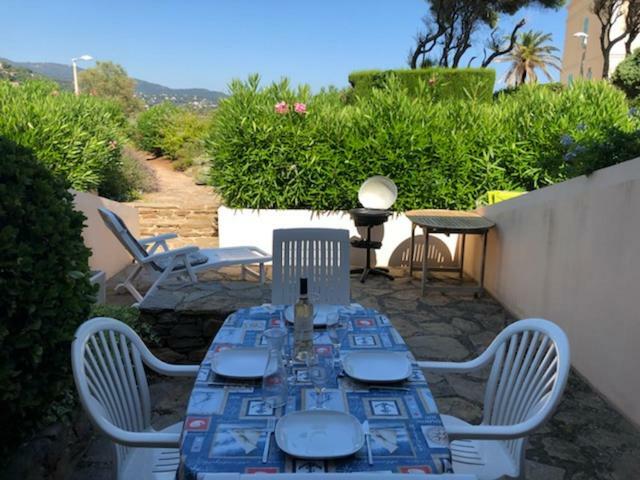Appartement Les Pieds Dans L'Eau ! Le Lavandou Exterior photo