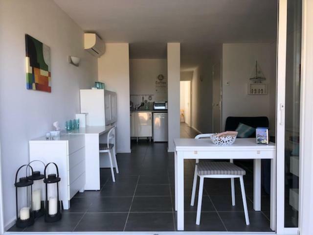 Appartement Les Pieds Dans L'Eau ! Le Lavandou Exterior photo